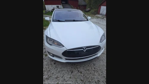 TESLA MOTORS MODEL S 85P+