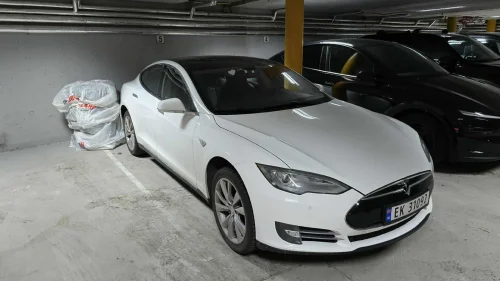 TESLA MOTORS MODEL S 85P Performance