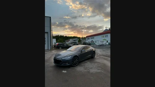 TESLA MOTORS MODEL S P85+ Performance Gratis lading