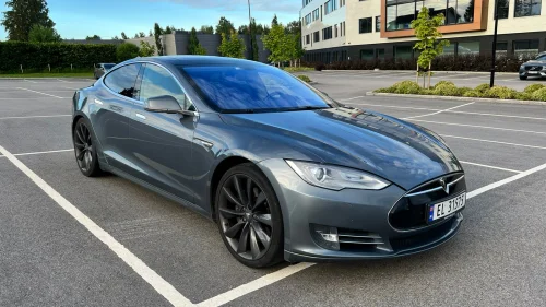 TESLA MOTORS MODEL S 85P+ Performance Pluss