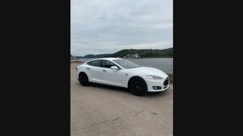 TESLA MOTORS MODEL S 85, gratis lading