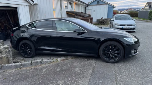 TESLA MOTORS MODEL S P85