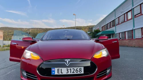 TESLA MOTORS MODEL S