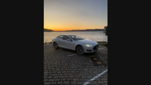 TESLA MOTORS MODEL S 85P Performance