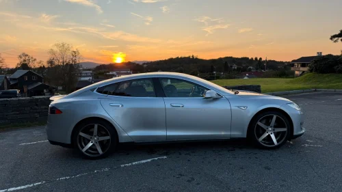 TESLA MOTORS MODEL S 85P Performance