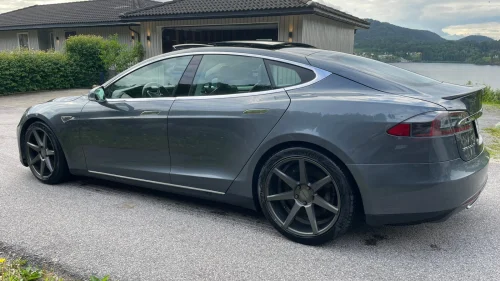TESLA MOTORS MODEL S P85+