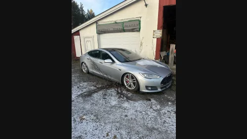 TESLA MOTORS MODEL S