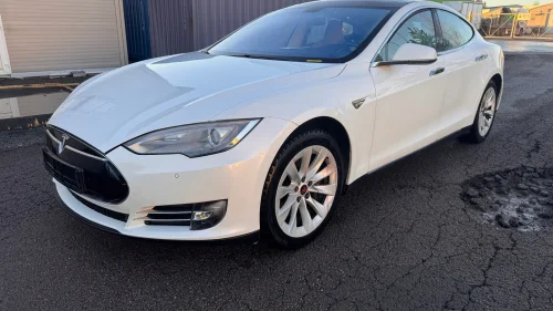TESLA MOTORS MODEL S 85 GRATIS LADING,CCS,PREMIUM LYD