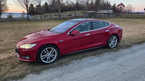 TESLA MOTORS MODEL S 85P Performance