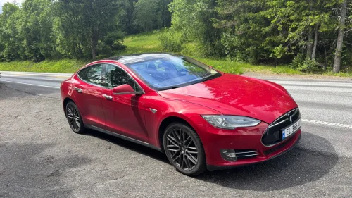 TESLA MOTORS MODEL S P85+