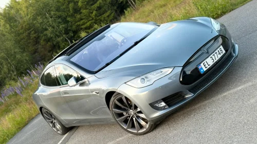 TESLA MOTORS MODEL S 85P Performance
