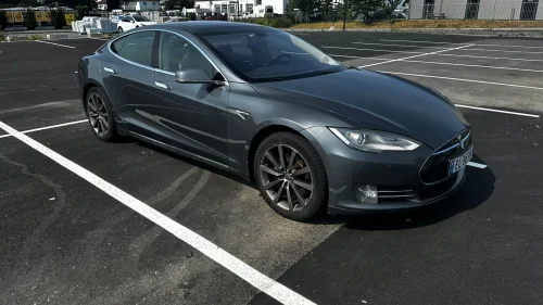 TESLA MOTORS MODEL S 85 / GRATIS SUPERCHARGER
