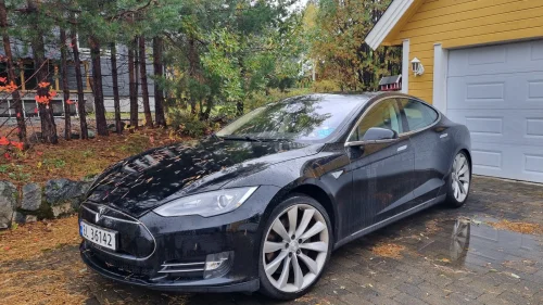 TESLA MOTORS MODEL S 85.fri lading ut bilens levetid. 1 eier. Kun 143500 km