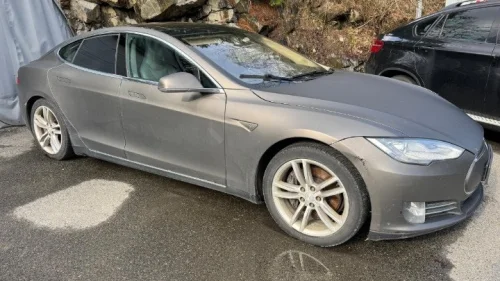 TESLA MOTORS MODEL S 85 GRATIS LADING  CCS STOR BATTERI MYE UTSTYR