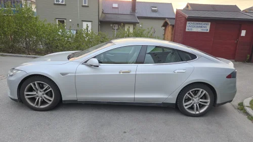 TESLA MOTORS MODEL S 85
