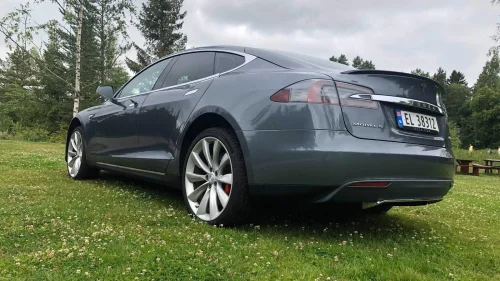 TESLA MOTORS MODEL S 85P Performance