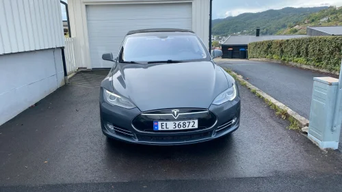 TESLA MOTORS MODEL S 85kWh. En eier, CCS, gratis lading