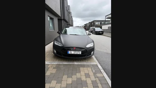 TESLA MOTORS MODEL S 85P Performance