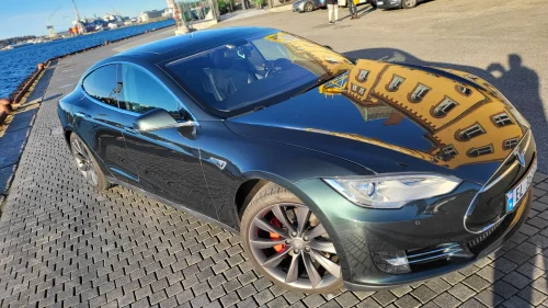 TESLA MOTORS MODEL S 85P Performance