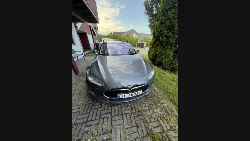 TESLA MOTORS MODEL S 85P Performance