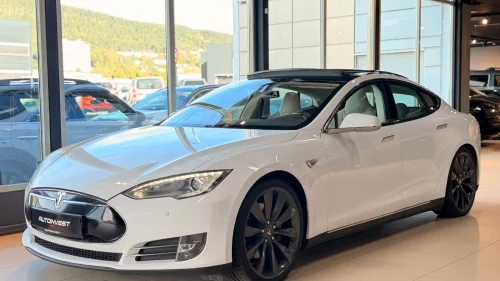 TESLA MOTORS MODEL S P85+7 SETER--GRATIS LADING-PANO-BYTTET BATTERI