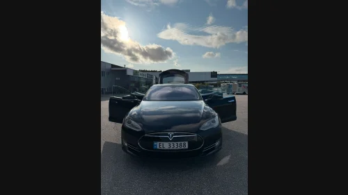TESLA MOTORS MODEL S 85P Performance