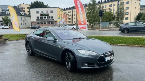 TESLA MOTORS MODEL S 85P Performance | CSS-lader | Gratis supercharger