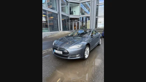 TESLA MOTORS MODEL S 85P Performance