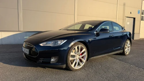 TESLA MOTORS MODEL S 85P Performance