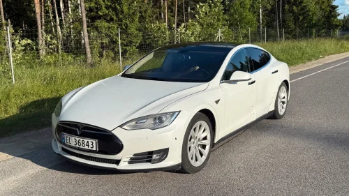 TESLA MOTORS MODEL S 85   GRATIS LADING