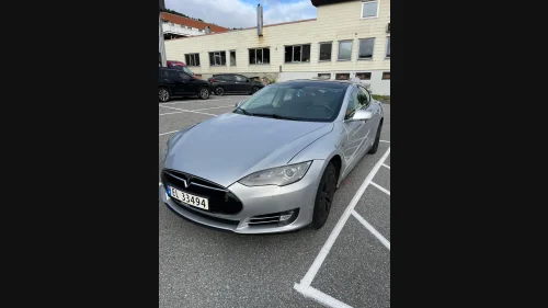 TESLA MOTORS MODEL S 85P Performance