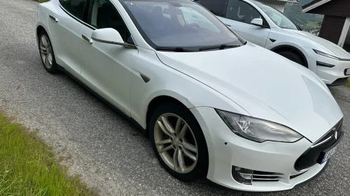 TESLA MOTORS MODEL S 85