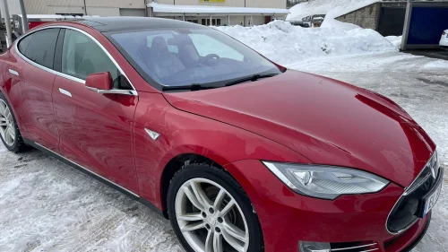 TESLA MOTORS MODEL S Gratis lading|ccs lading|soltak|luftfjæring