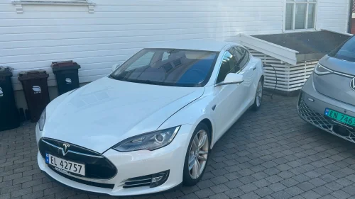 TESLA MOTORS MODEL S 85P Performance