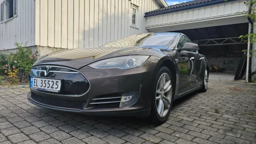 TESLA MOTORS MODEL S 85 rep objekt gratis lading
