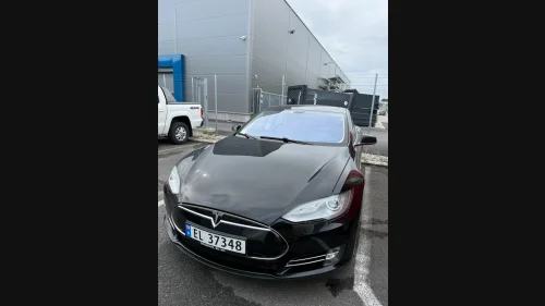 TESLA MOTORS MODEL S 85. Gratis lading