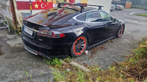 TESLA MOTORS MODEL S 85P Performance