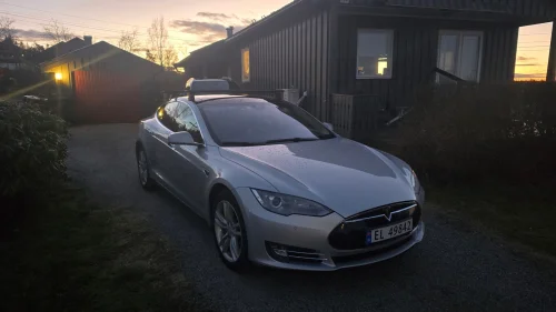 TESLA MOTORS Model S 85