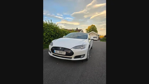 TESLA MOTORS MODEL S 85, gratis lading, kvitt.190'+byttet batteri. Se beskr.