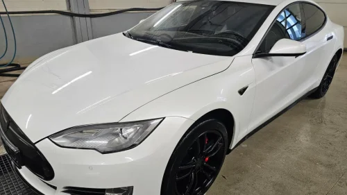 TESLA MOTORS Model S P85 GRATIS LADING EU-OK STOR BATTERI R. 502 KM LUFTFJÆ.