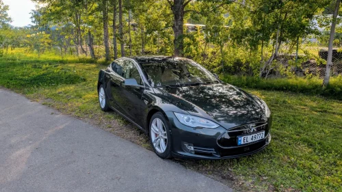 TESLA MOTORS Model S 85P+ Performance