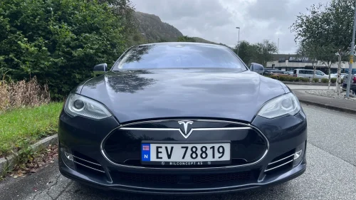 TESLA MOTORS Model S 85P Performance