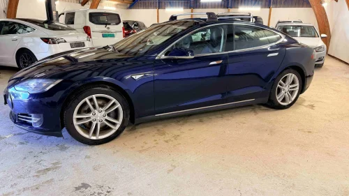 TESLA MOTORS MODEL S 85 - FREE SUPERCHARGING - LAV KM - AUTOPILOT - SKINN