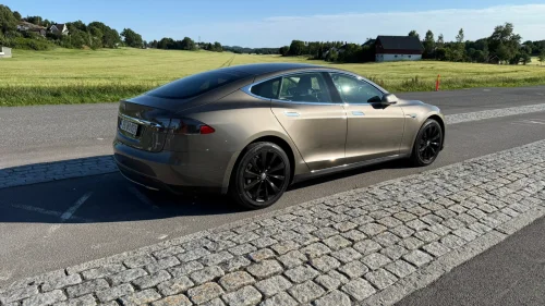TESLA MOTORS Model S 70