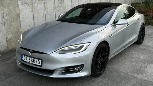 TESLA Model S 75