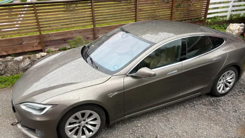 TESLA MOTORS Model S