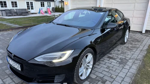 TESLA MOTORS Model S