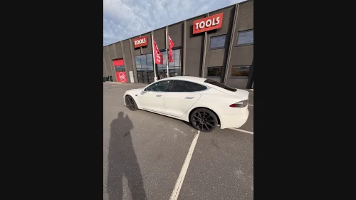 TESLA MOTORS Model S