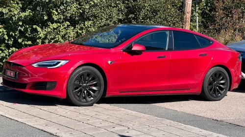 TESLA Model S 476HK PANORAMA CCS EU-OK 27 STOR BATTERI AUTOPILU LAV K