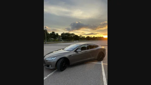 TESLA MOTORS Model S